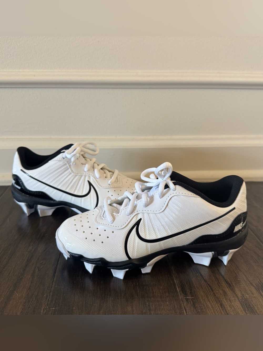 Nike Kids White and Black FastFlex Cleats – Youth Baseball Sneakers